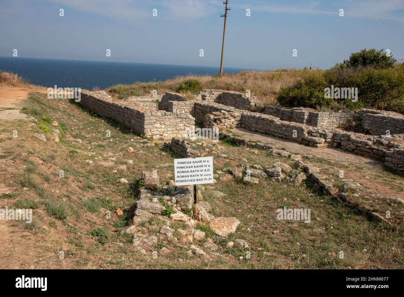 Kap Caliacra, Bulgarien - SEP 14, 2021. Auf dem Gebiet von Kaliakra wurden archäologische Überreste von Gebäuden, darunter ein römisches Bad aus dem IV. Jahrhundert entdeckt. Stockfoto