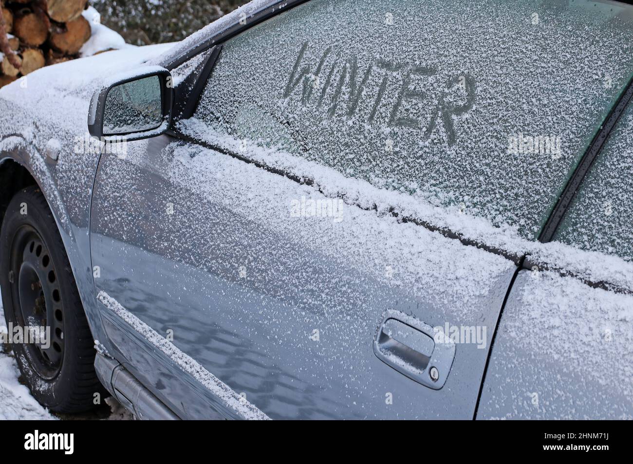 Auto Bürstenschaber zum Reinigung das Auto von Schnee und Eis 21032859  Stock-Photo bei Vecteezy