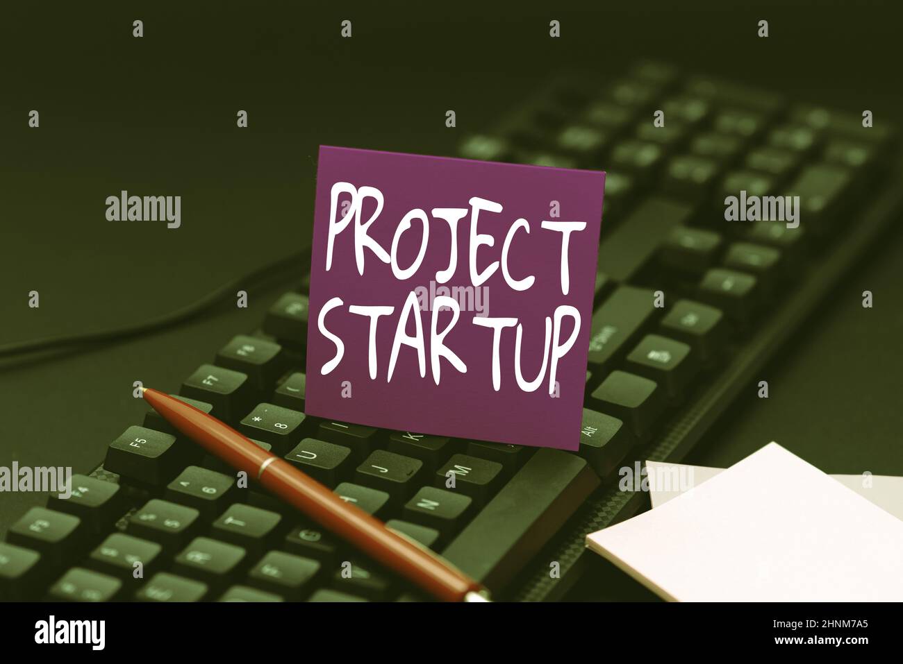 Konzeptionelle Bildunterschrift Projekt Startup, Geschäftsidee ein Projekt, das auf der Seite gemacht wurde, ohne eine Firma zu gründen, die neues Lehrbuch schreibt, Abstract Retypi Stockfoto