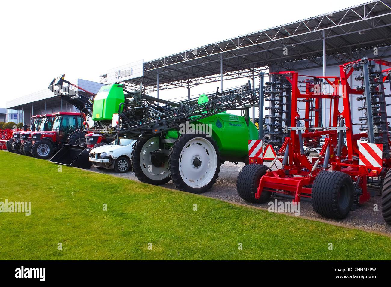 Kiew, Ukraine - 16. Juni 2020: Die selbstfahrende Feldspritze Tecnova in Kiew, Ukraine Stockfoto