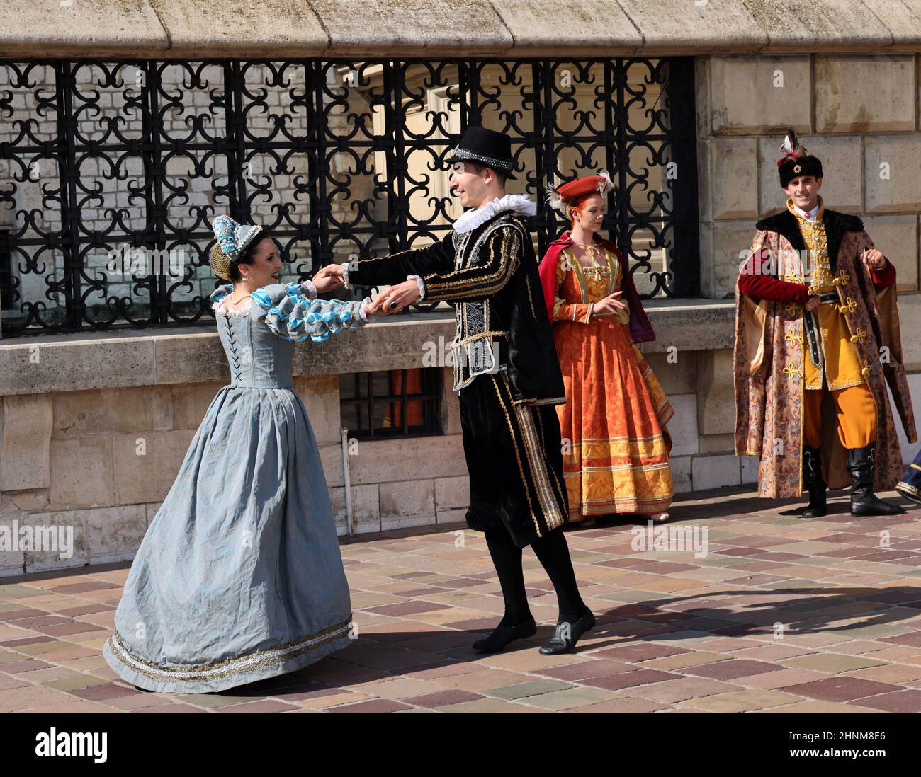 Aufführung - Wenn Glocken tanzen, aufgeführt vom Cracovia Danza Ballet im Wawel Royal Castle im Rahmen des Cracovia Danza Court Dance Festival 22nd. Krakau. Polen Stockfoto