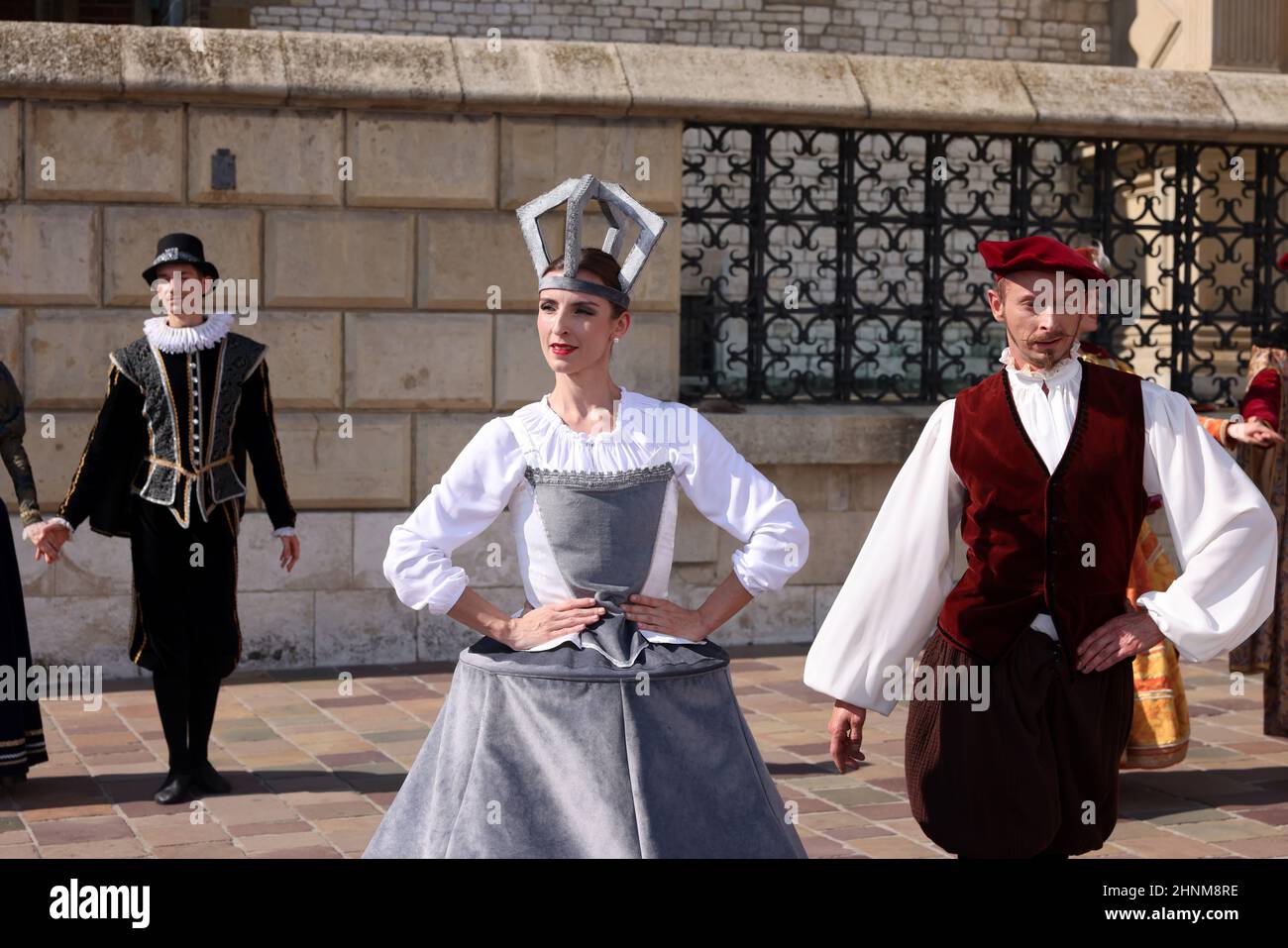 Aufführung - Wenn Glocken tanzen, aufgeführt vom Cracovia Danza Ballet im Wawel Royal Castle im Rahmen des Cracovia Danza Court Dance Festival 22nd. Krakau. Polen Stockfoto