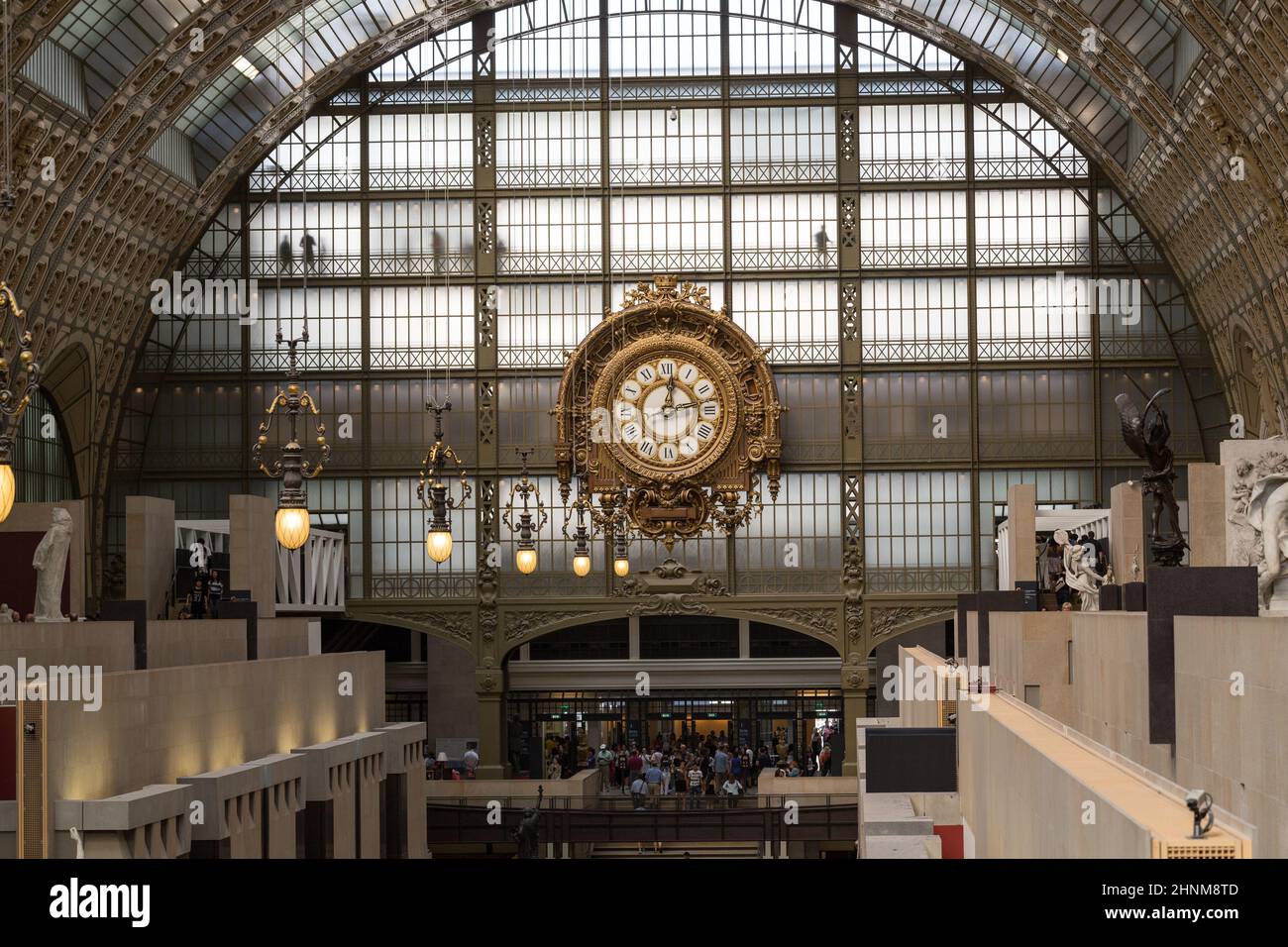 Goldene Uhr des Museums D'Orsay in Paris, Frankreich. Stockfoto