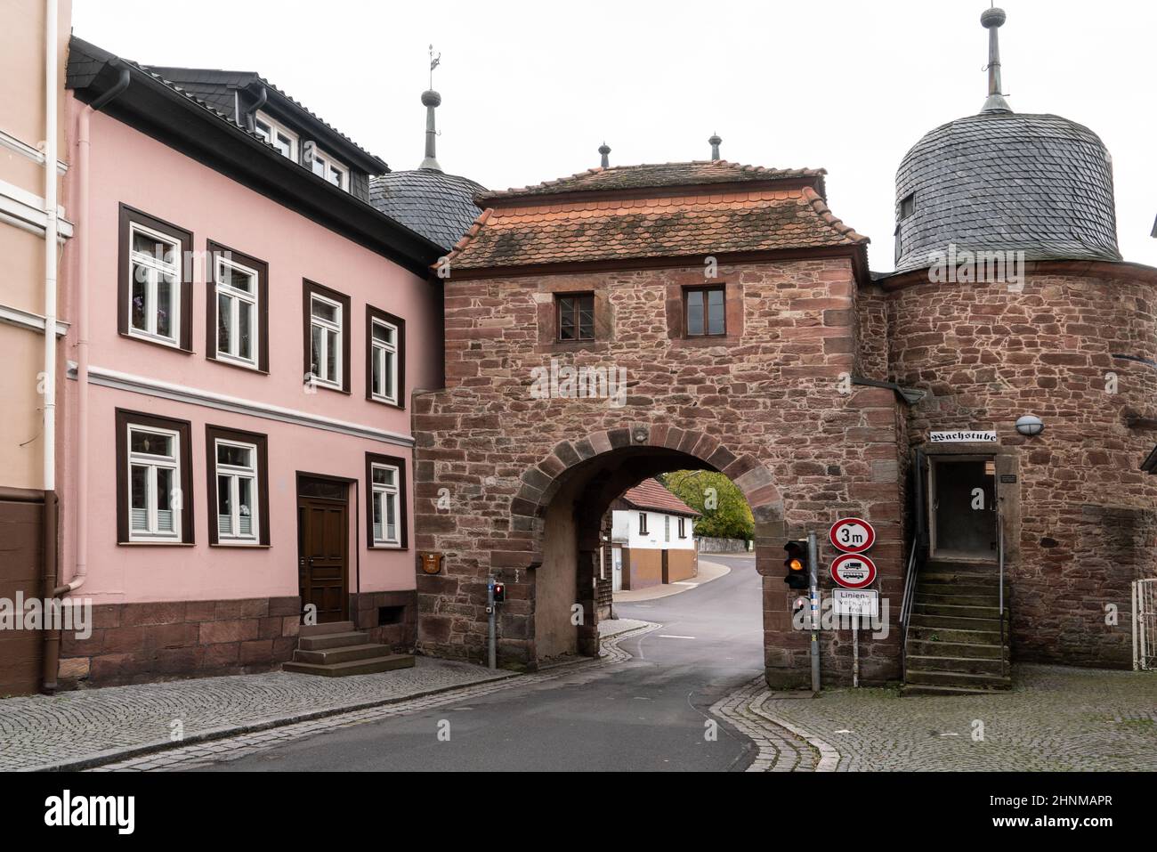 Historisches Stadttor in der Altstadt von Tann in der Rhön Stockfoto