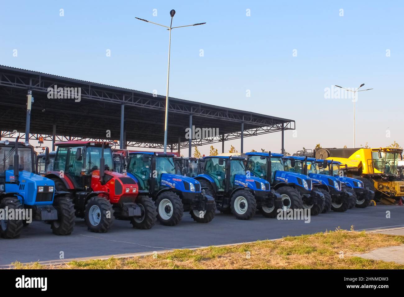 Kiew, Ukraine - 16. Juni 2020: NEUER HOLLAND T5,110 S Traktor Stockfoto