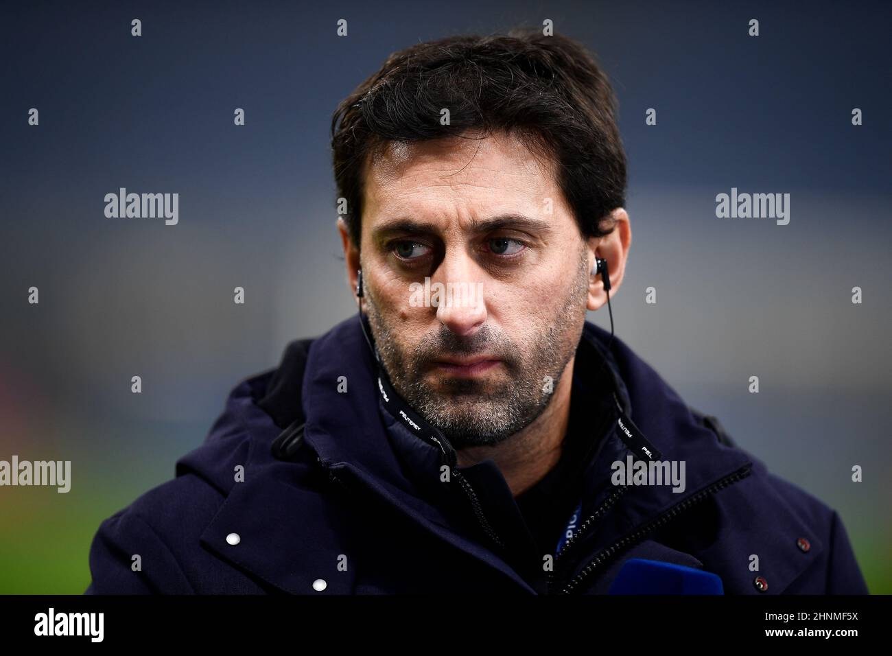 Mailand, Italien. 16. Februar 2022. Diego Milito schaut während der Champions League-Runde des 16. Fußballspiels der ersten Etappe zwischen dem FC Internazionale und dem FC Liverpool zu. Kredit: Nicolò Campo/Alamy Live Nachrichten Stockfoto