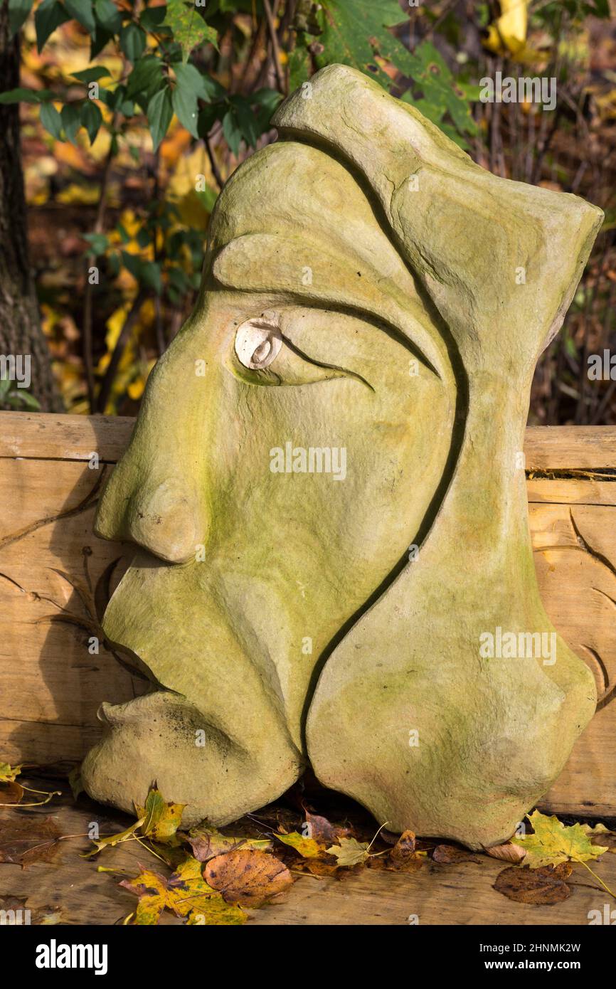 Märchenhafte Figuren aus Stein von urzeitlichen Slawic Geschichten Stockfoto