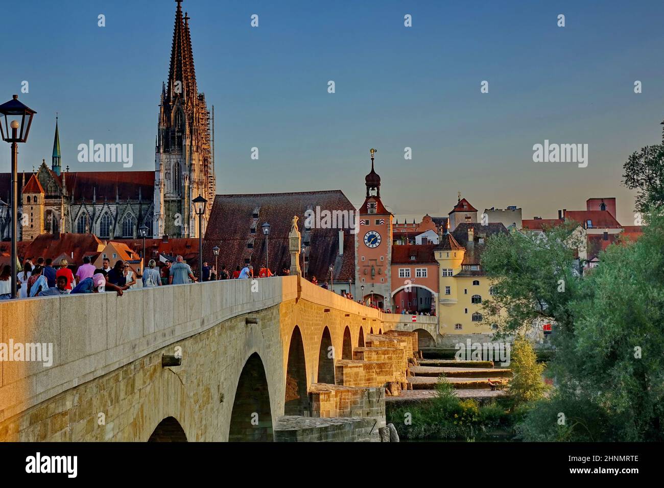 Deutschland, Bayern, Regensburg, Oberpfalz, unesco-Weltkulturerbe, Kathedrale St. Peter, Steinbrücke, Bruckmandl, Donau, Brückenturm, Toursm, Reise Stockfoto