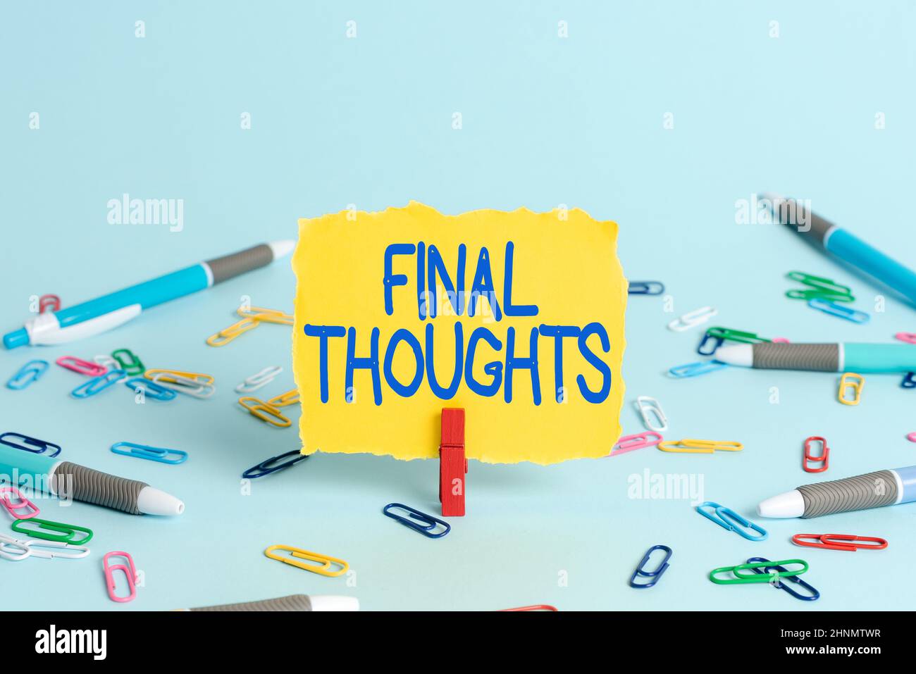 Schild mit Schlussbemerkungen, Geschäftsübersicht Fazit Letzte Analyse ...