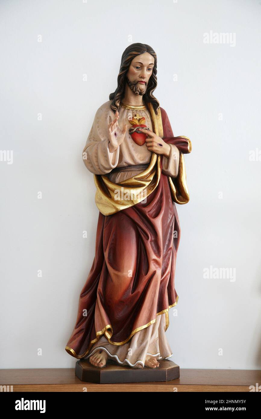 Das Heilige Herz Jesu Statue In Der Kirche Mari Himmelfahrt In 