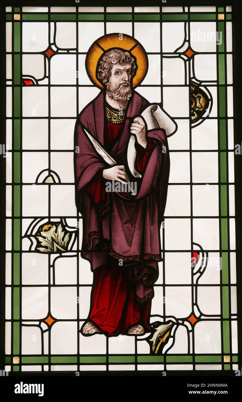 Evangelist Lukas, Glasfenster in der Kirche der Heiligen Anna in Bjelovar, Kroatien Stockfoto