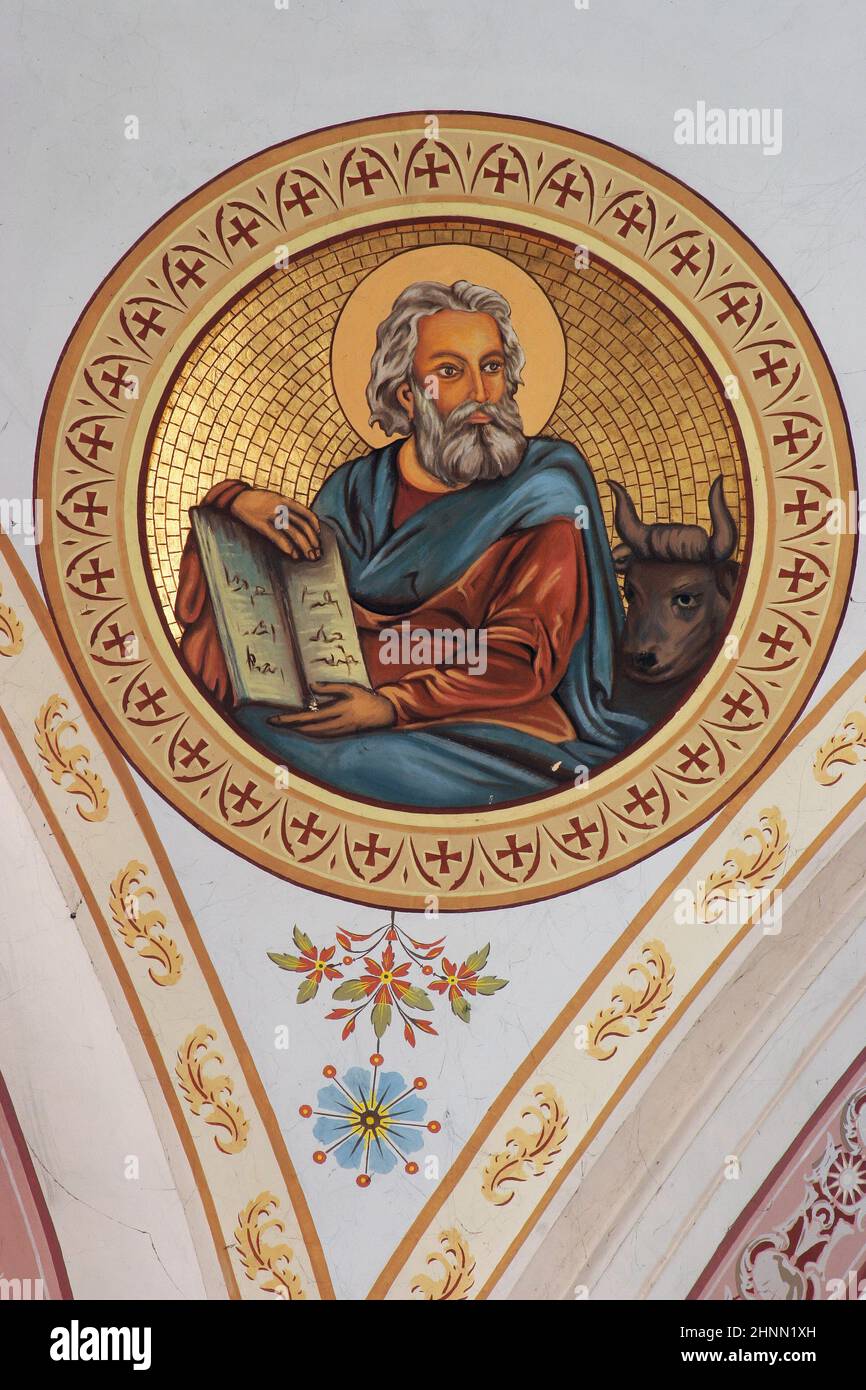Evangelist Lukas, Fresko in der Kathedrale der Heiligen Teresa von Avila in Bjelovar, Kroatien Stockfoto