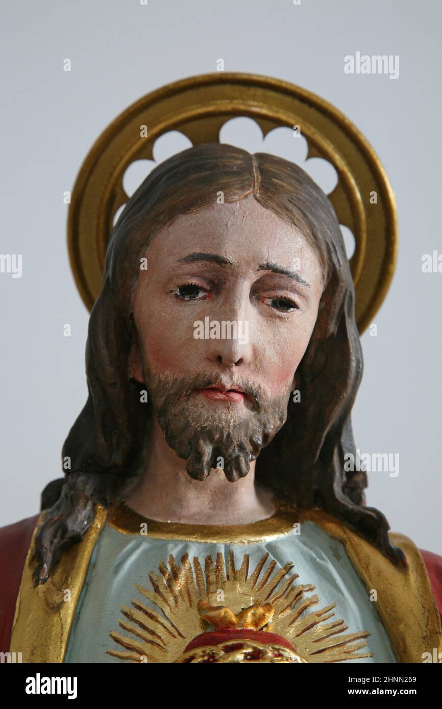 Das heilige Herz Jesu, Statue in der Kirche Mariä Himmelfahrt in Brodsko Vinogorje, Kroatien Stockfoto