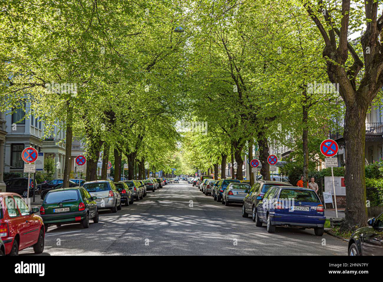 Landschaftlich schöner Blick auf die Wiesbadener Gasse. Wiesbaden mit seinen alten Villen wurde WW2 nicht zerstört, weil die amerikaner es als ehemaligen Hauptsitz aussortierten. Stockfoto