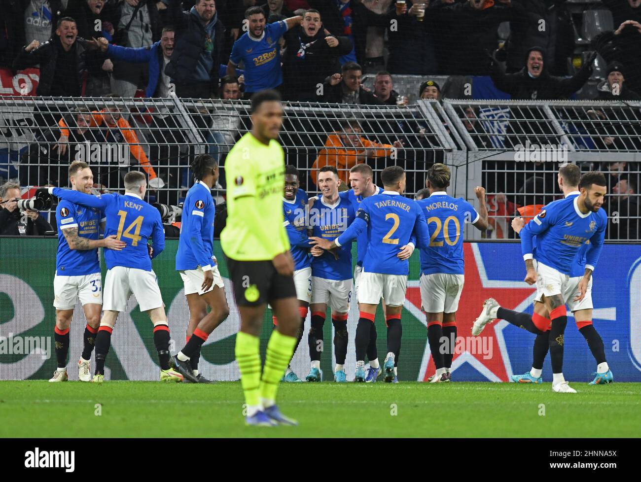 Die Rangers-Spieler jubeln während des UEFA Europa Conference League Playoff 1st Leg im Signal Iduna Park, Dortmund, nach dem 0:3. Bilddatum: Donnerstag, 17. Februar 2022. Stockfoto