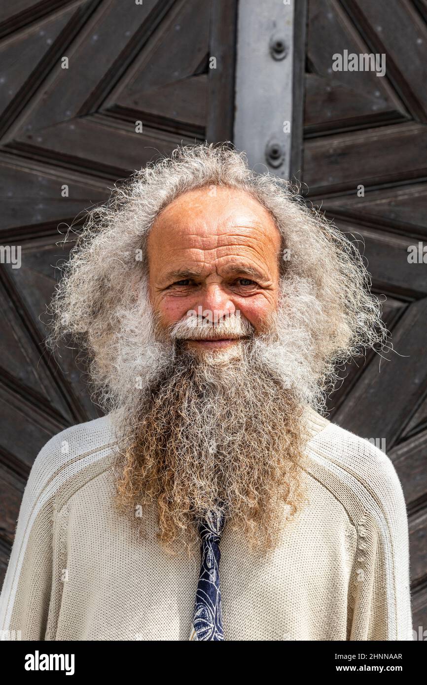 Gerhard Hermanutz nannte sich 1990 König von Augsburg. Inzwischen ist er eine touristische Attraktion und in Augsburg als positives Faktum weithin anerkannt Stockfoto Gerhard Hermanutz nannte sich 1990 König von Augsburg. Inzwischen ist er eine touristische Attraktion und in Augsburg als positives Faktum weithin anerkannt Stockfoto