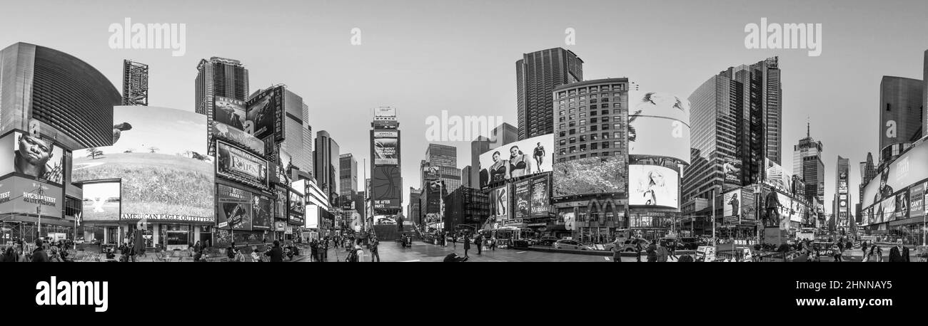 Times Square, gekennzeichnet mit Theatern am Broadway und Vielzahl von LED-Schilder Stockfoto