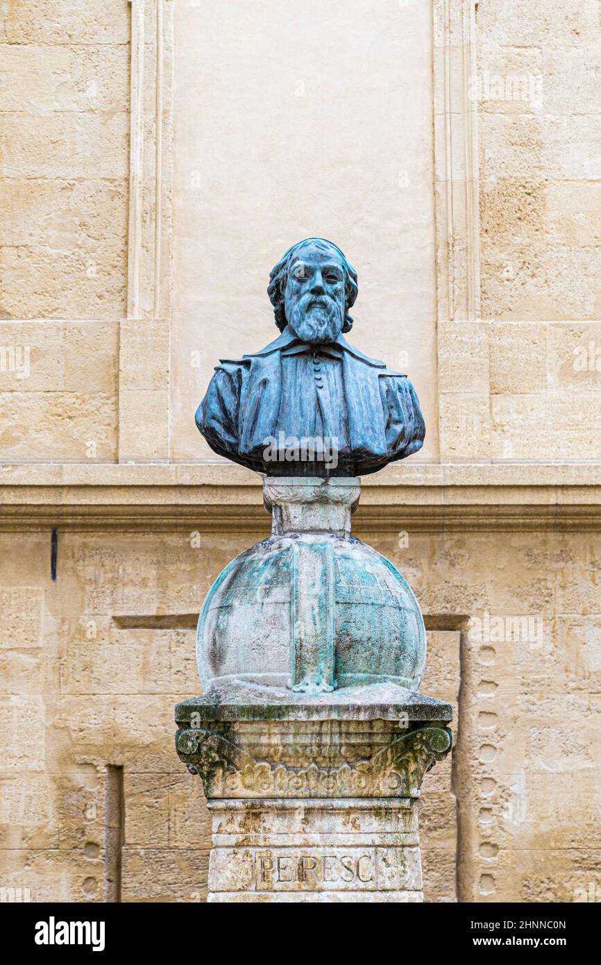 Nicolas-Claude Fabri de Peiresc (1. Dezember 1580 – 24. Juni 1637), war ein französischer Astronom, antiquär und versiert. Seine Statue befindet sich auf dem Universitätsplatz in Aix-en-Provence Stockfoto