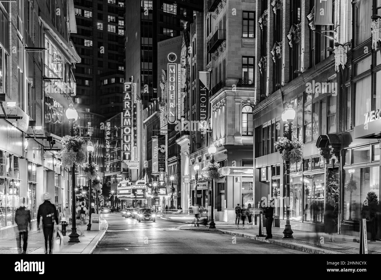 Blick auf das berühmte historische Theaterviertel in Boston bei Nacht Stockfoto