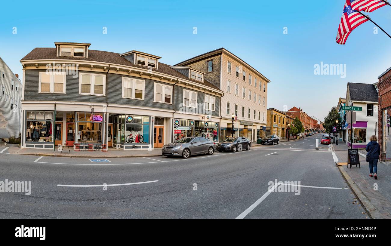 Historische Hauptstraße in Rockland, USA mit typischen historischen Backsteingebäuden Stockfoto