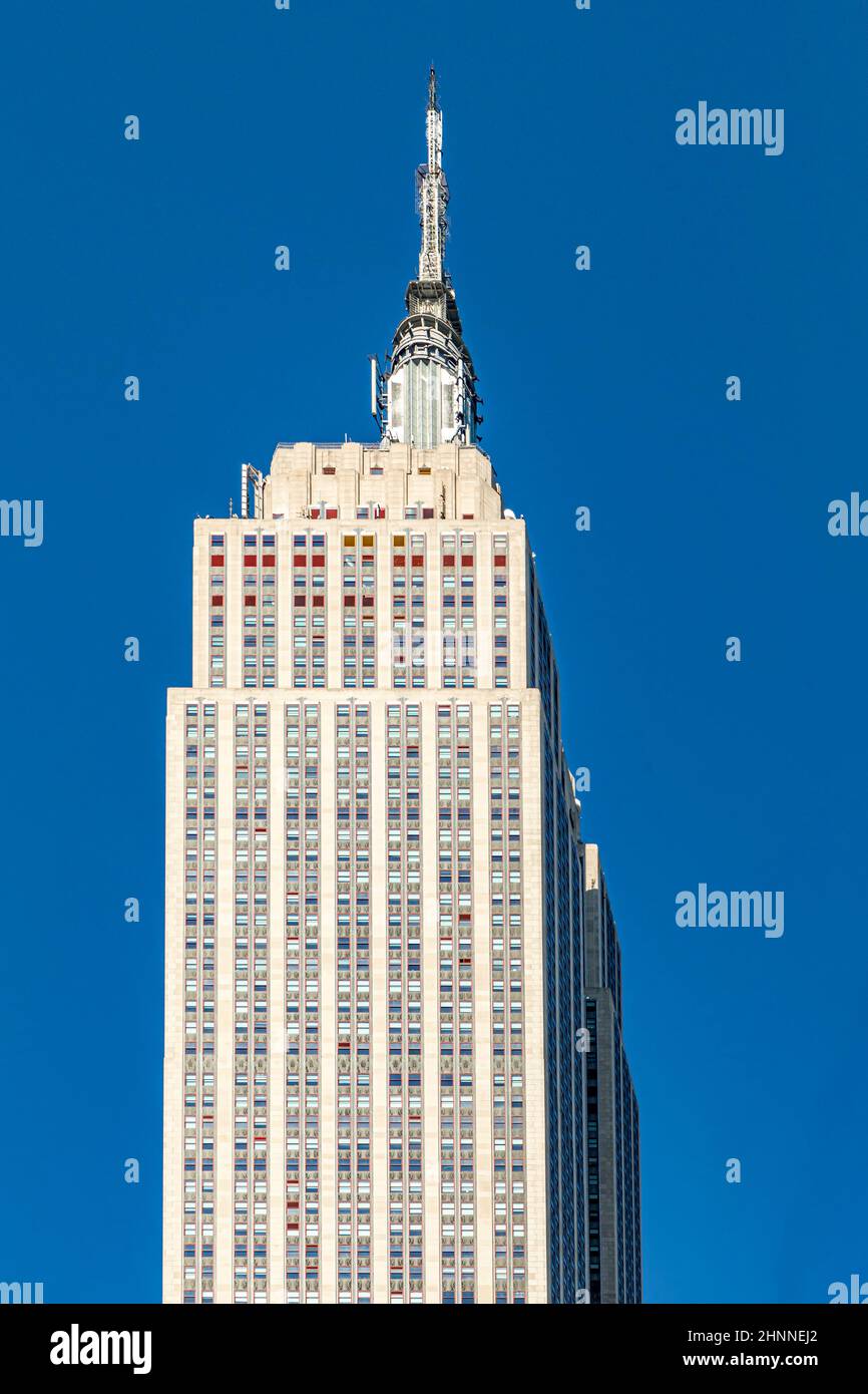 Empire State Building Blick von der Straße in Manhattan, New York. Stockfoto