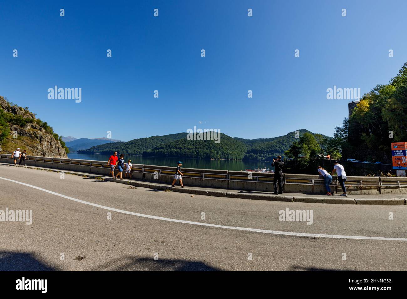 Das Wasserkraftwerk Barajul vidraru in den karpaten Rumäniens Stockfoto