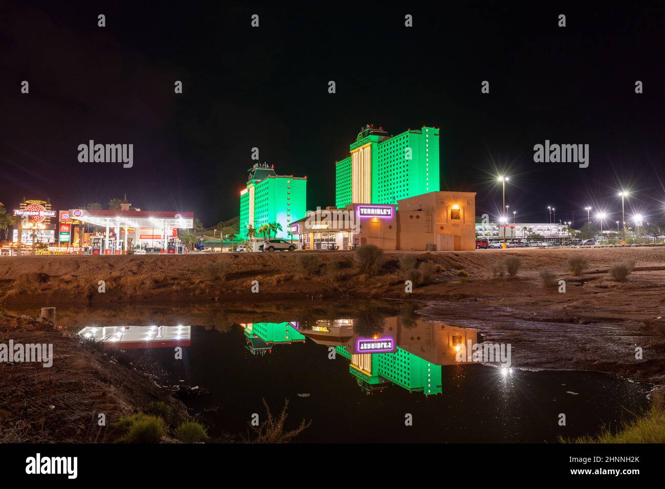 Nachtansicht der Spielstadt Laughlin. Stockfoto