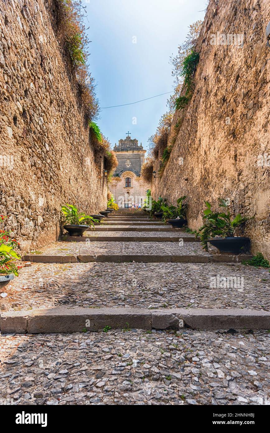 Die Treppe zur Kathedrale von St. Bartholomäus, Lipari, Italien Stockfoto