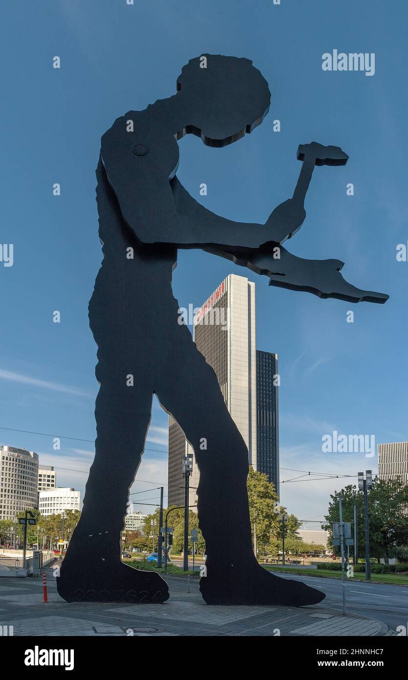 Die kinetische Skulptur Hammerschläger Mann von Jonathan Borofsky, Frankfurt, Deutschland Stockfoto