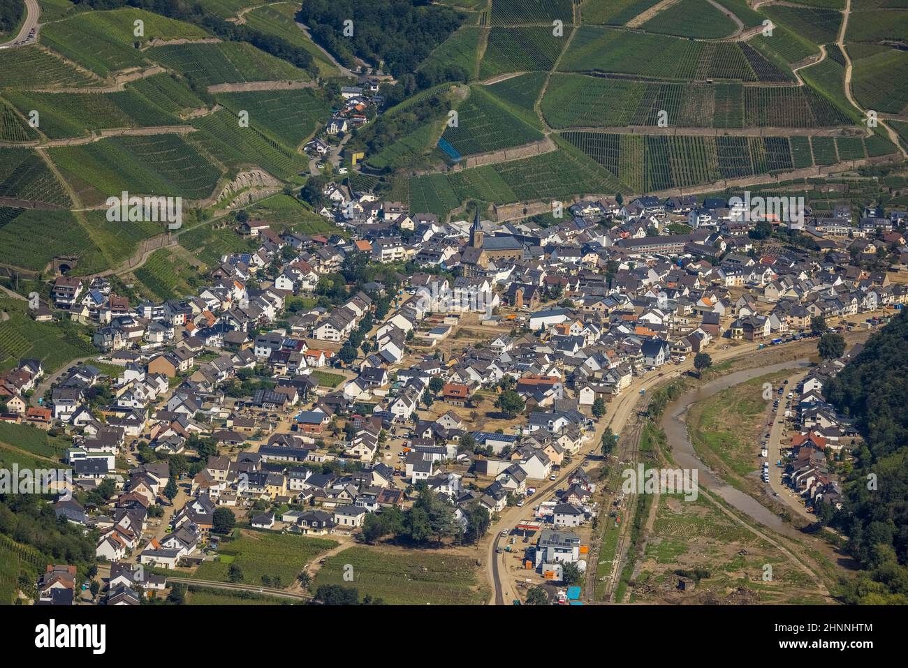 Luftaufnahme, überflutetes Gebiet an der Ahr in Dernau, Ahrflut, Ahrtal, Rheinland-Pfalz, Deutschland, Ahr-Flut, DE, Europa, Überschwemmungskatastrophe Stockfoto