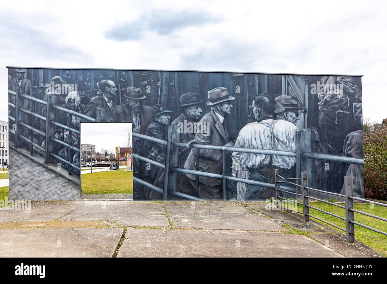 gedenkstätte am Bahnhof für die Deportation tausender Juden in die Konzentrationslager in Wiesbaden Stockfoto