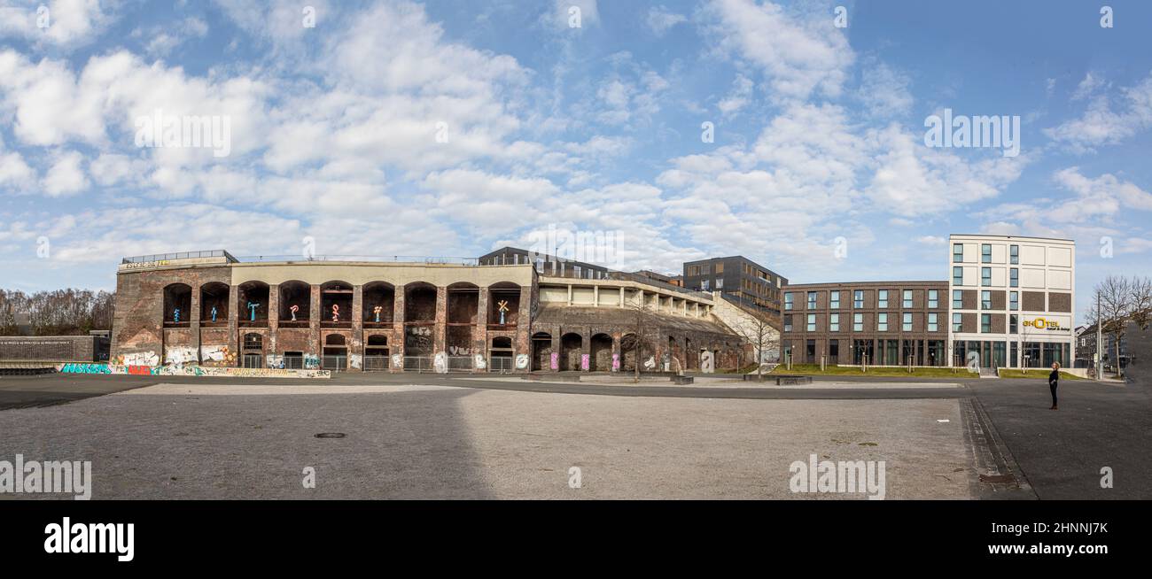 Blick auf die Jahrhunderthalle, ein ehemaliges Industriegebäude, das heute als Kulturhalle in Bochum dient Stockfoto