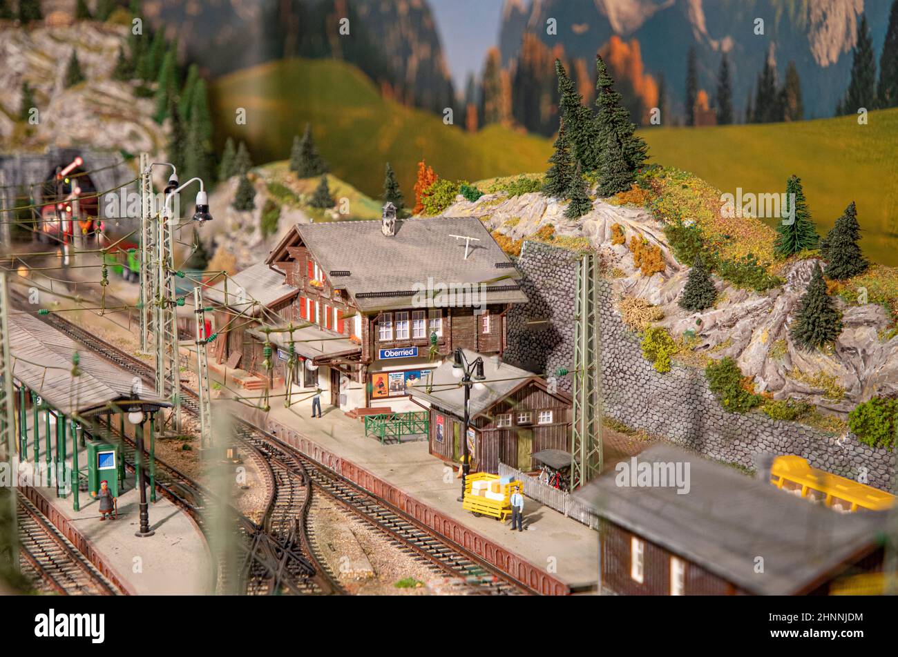 Spektakuläre europäische Modelleisenbahn-Landschaft Stockfoto