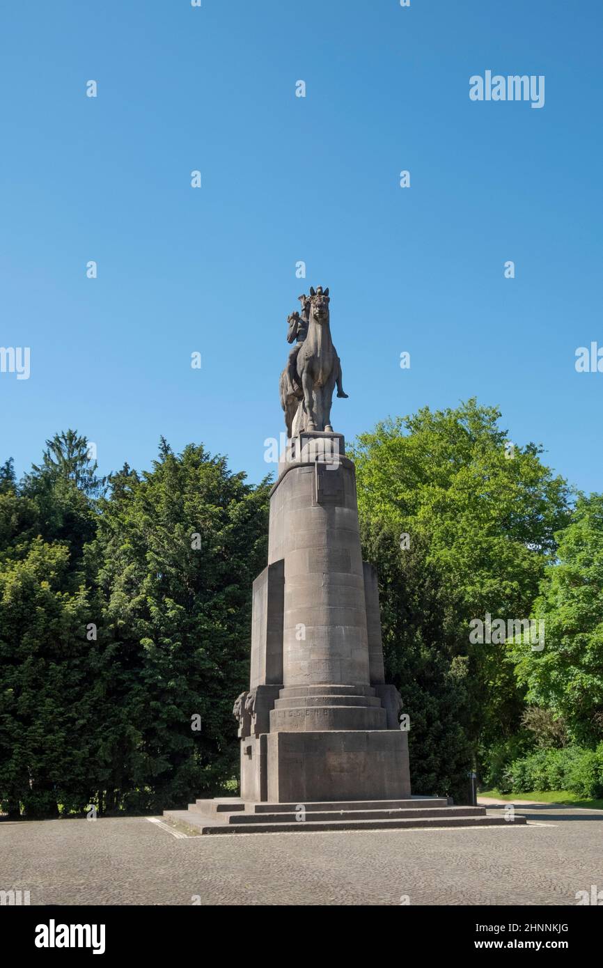 Das Denkmal aus dem Jahr 1909 wurde vom Bildhauer Franz Pritel gebildet und erinnert an die gewonnenen Schlachten aus dem Deutsch-Französischen Krieg Stockfoto