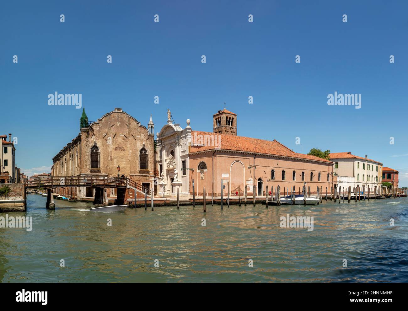 Scuola Vecchia De La Misericordia und Santa Maria della Misericordia, Kirche am Campo de l'Abazia, Cannaregio, Venedig Stockfoto