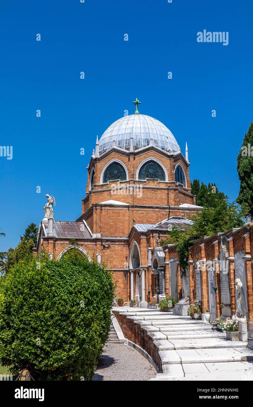 Historischer Friedhof von San Michele auf der Insel St. Michael in der Lagune von Venedig, zwischen Venedig und Murano. Erbaut im 19th. Jahrhundert. Stockfoto