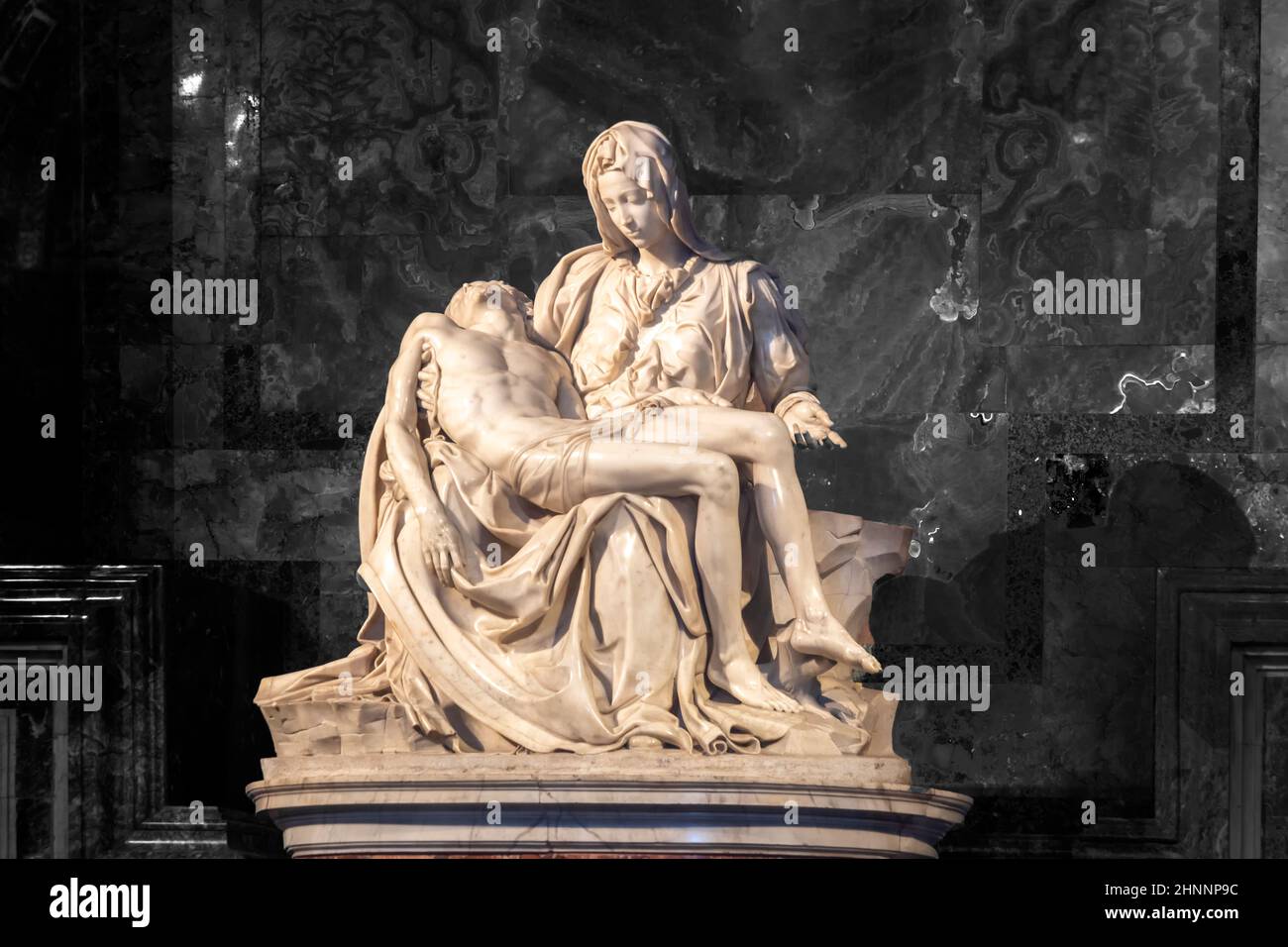 Berühmte pieta von Michelangelo in der Petersbasilika in der Vatikanstadt, Rom, Italien Stockfoto