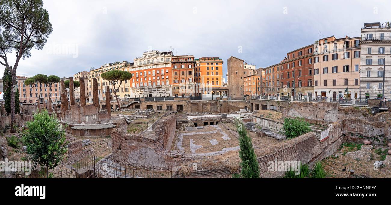 Überreste des Tempels B, der Fortuna Huiusce Diei im Largo di Torre Argentina in Rom, Italien, gewidmet ist Stockfoto