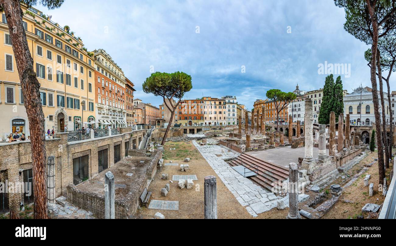 Überreste des Tempels B, der Fortuna Huiusce Diei im Largo di Torre Argentina in Rom, Italien, gewidmet ist Stockfoto