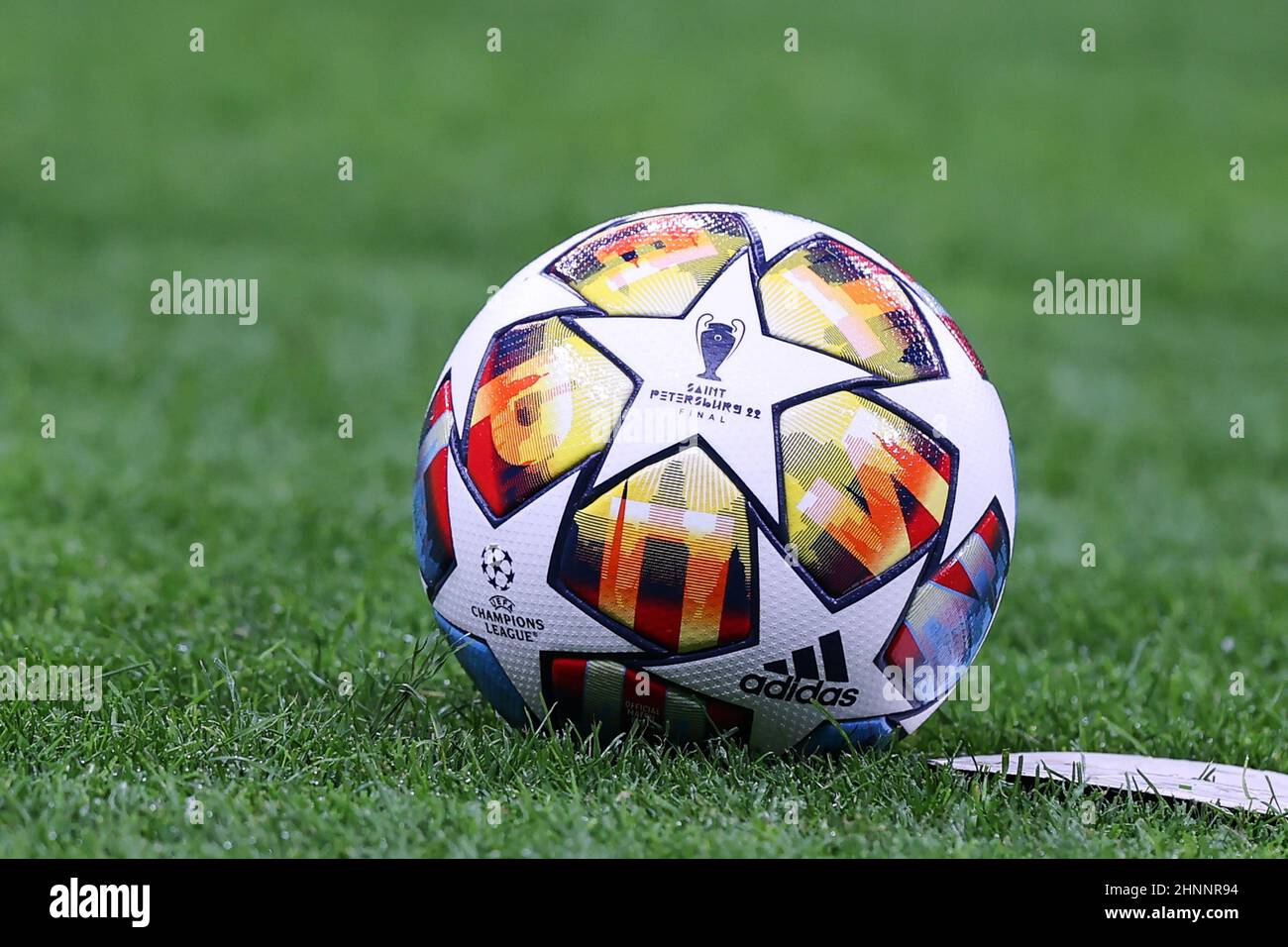 Der offizielle UEFA Champions League-Spielball von Adidas Sankt Petersburg  22 Finale während der UEFA Champions League 2021/22 Runde von 16 - erstes  Bein footb Stockfotografie - Alamy
