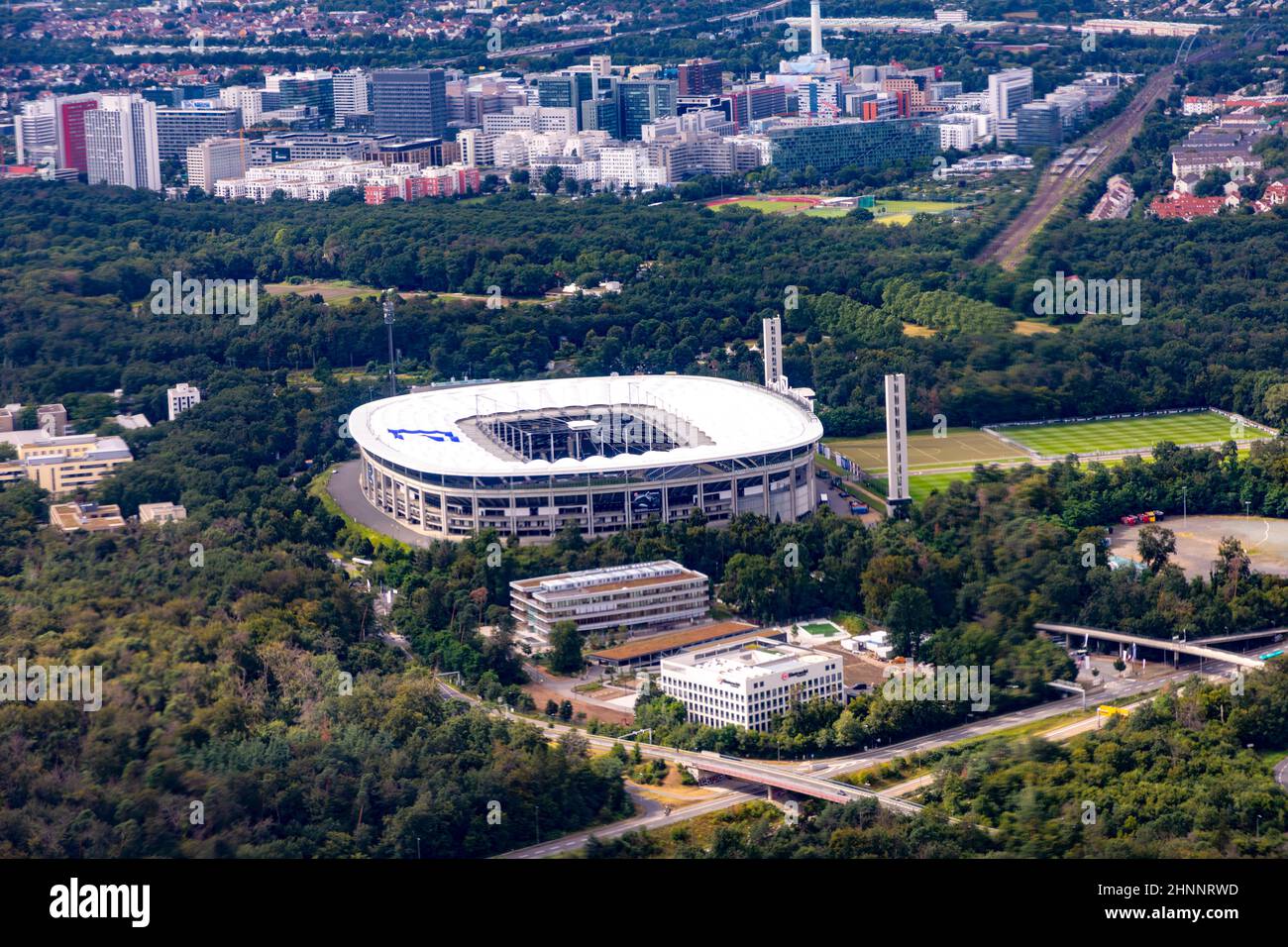 Luftaufnahme des Waldstadions, Heimstadion des Fußballvereins Eintracht Frankfurt, auch Commerzbank Arena genannt Stockfoto