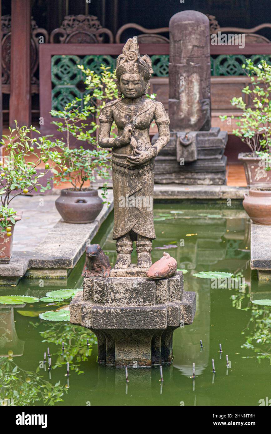 Statue im Museum Kukrit's Heritage Home in Bangkok Stockfoto