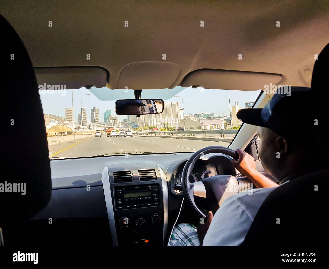 Taxifahrer in Kapstadt, Südafrika. Rücksitz für das Taxi. Stockfoto