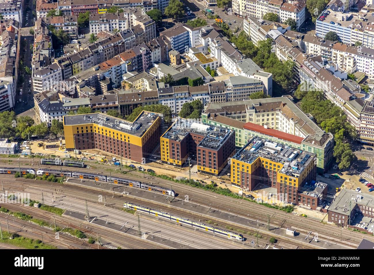 Luftaufnahme, Baustelle und HotelNeue Gebäude für das Adina Apartment Hotel, Hampton by Hilton und Premier Inn in Düsseldorf Hbf Stadtmitte in Düs Stockfoto