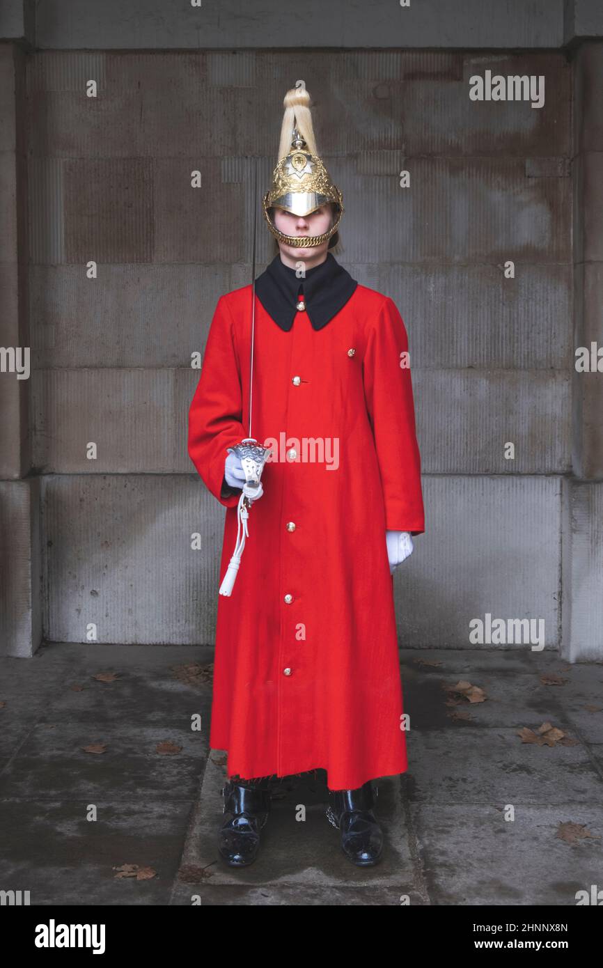 London, Großbritannien. Ein Soldat der Queens Life Guard, ein auf die Kavallerie berittene Regiment im Dienst der Horse Guards Stockfoto