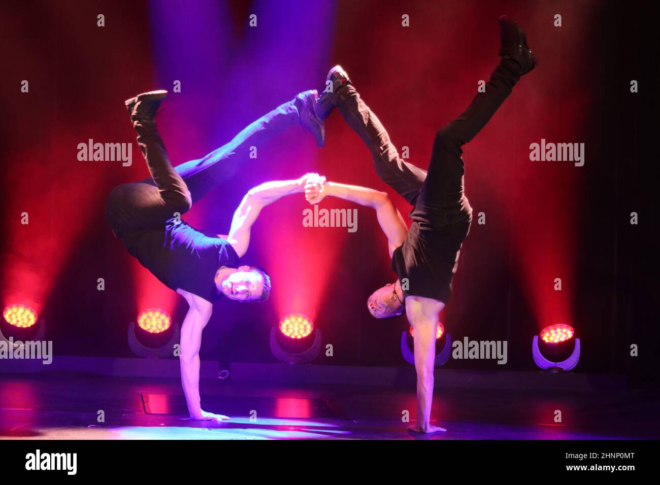 Battle Beasts (Breakdance und Partnerakrobatik),Variete im Hansa Theater,Spielzeit 2021/2022,Fotoprobe Hansa Theater Hamburg,22.11.2021 Stockfoto