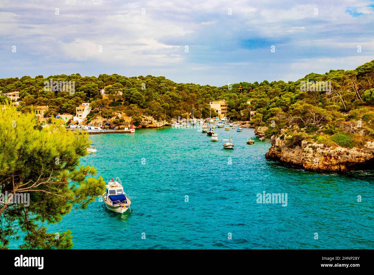 Panoramablick auf die Bucht Cala Figuera auf Mallorca Spanien. Stockfoto