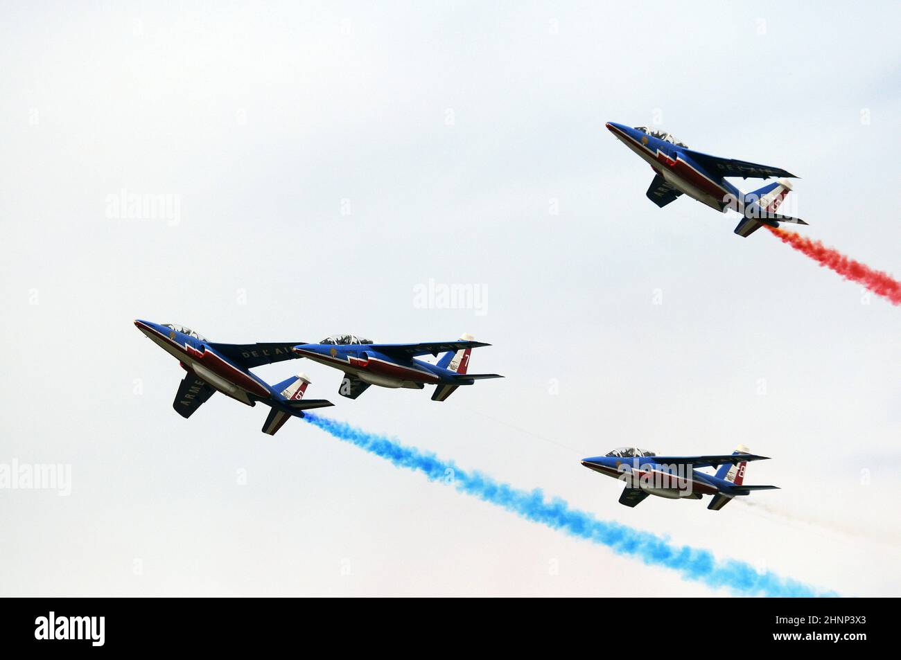 Das Kunstflugteam „Patrouille de France“ besteht aus 8 Flugzeugen des Typs „Alpha Jet E“. Stockfoto