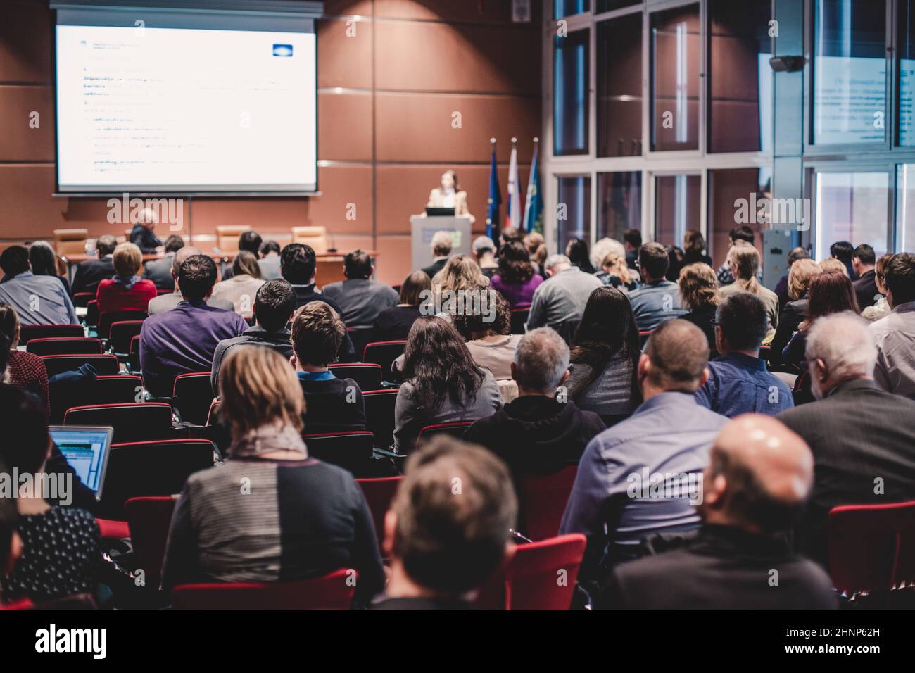 Publikum im Hörsaal, die Teilnahme an Business-Event. Stockfoto