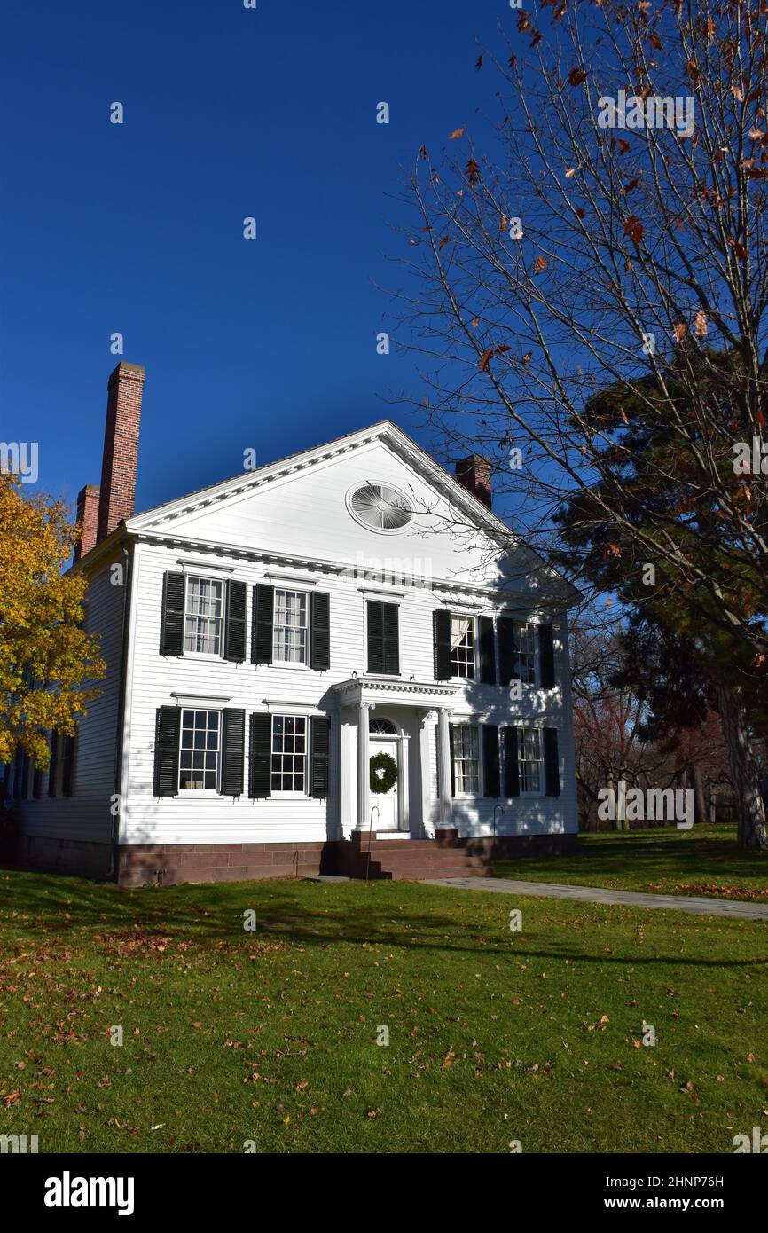 Das Noah Webster Haus in Greenfield Village, einem 80 Hektar großen Freigelände und Teil des Henry Ford Museumskomplexes in Dearborn, Michigan, USA. Stockfoto